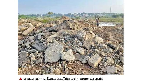 வைகை ஆற்றில் கொட்டப்படும் கட்டிட இடிபாடுகள்: திசை மாறும் நீரோட்டத்தால் நிலத்தடி நீர் ஆதாரம் பாதிப்பு