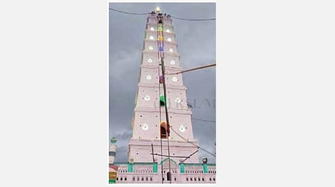 ஜன.4-ல் தொடங்கும் கந்தூரி விழாவை முன்னிட்டு நாகூர் தர்கா மினராக்களில் பாய்மரம் ஏற்றம்