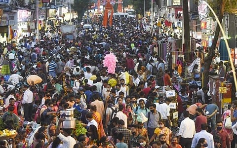இந்தியாவில் புதிதாக 27,553 பேருக்கு கரோனா தொற்று: ஒமைக்ரான் எண்ணிக்கை 1500 ஐ கடந்தது