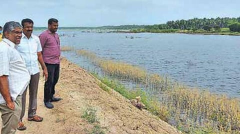 கோதவாடி குளத்தை பார்வையிட்ட நாசா விஞ்ஞானி