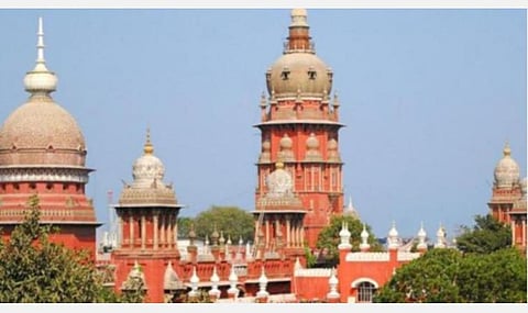 சூரப்பாவுக்கு எதிரான விசாரணை ஆணைய அறிக்கை நகலை அவருக்கு வழங்கலாமா? - தமிழக அரசு விளக்கம் அளிக்க உயர் நீதிமன்றம் உத்தரவு