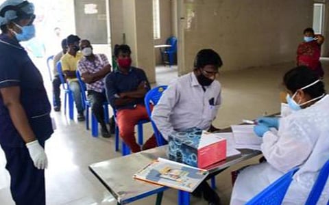கோவை மாநகராட்சி பகுதிகளில் முன்னெச்சரிக்கை நடவடிக்கையாக கரோனாவால் பாதிக்கப்பட்டோர் உடல் நலன் அறியும் பணி தொடக்கம்