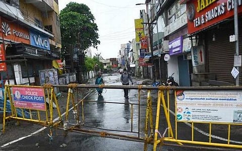 தமிழகத்தில் இன்று முழு ஊரடங்கு; அத்தியாவசிய சேவைகளுக்கு மட்டும் அனுமதி: பேருந்துகள், டாஸ்மாக் கடைகள் இயங்காது