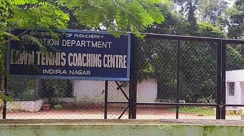 மாணவர்களுக்காகத் தொடங்கப்பட்ட டென்னிஸ் திடலை ஐஏஎஸ் அதிகாரிகள் மட்டுமே பயன்படுத்தும் சூழல்: புதுவை ஆளுநர், முதல்வரிடம் ஆர்டிஐ தகவலுடன் புகார்