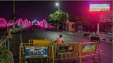 இரவு நேர ஊரடங்கிலும் தடையை மீறி இயக்கப்படும் வாகனங்கள் பறிமுதல்