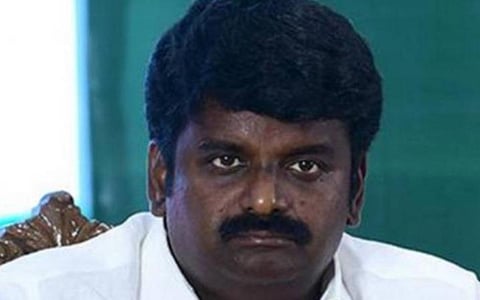அரசு வேலை வாங்கித் தருவதாகக்கூறி மோசடி: முன்னாள் அமைச்சர் உள்ளிட்டோர் மீது ஐ.ஜியிடம் பெண் புகார்