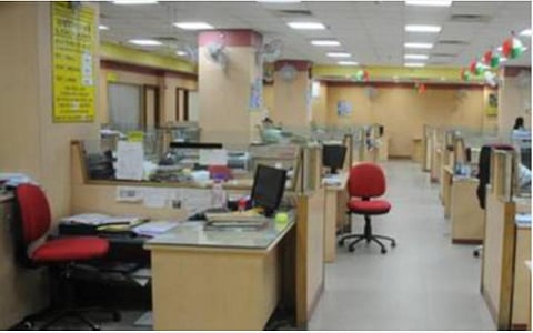 தொடர்ந்து அதிகரிக்கும் கரோனா பரவலை கட்டுப்படுத்த டெல்லியில் தனியார் அலுவலகங்கள் மூடல்: நாடு முழுவதும் ஒரே நாளில் 1.68 லட்சம் பேர் தொற்றால் பாதிப்பு