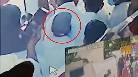 உதயநிதி ஸ்டாலின் கலந்து கொண்ட பொங்கல் பரிசளிப்பு நிகழ்ச்சியில் திமுக நிர்வாகியிடம் பிக்பாக்கெட்: ரூ.1 லட்சம் திருடியவரை போலீஸ் தேடுகிறது