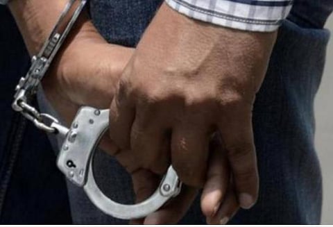 திருநெல்வேலி மாவட்டத்தில் சட்டவிரோதமாக மது விற்ற 77 பேர் கைது