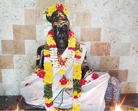 திருவள்ளுவர் தினத்தையொட்டி, பர்கூர் அடுத்த ஜிஞ்சம்பட்டியில் உள்ள திருவள்ளுவர் கோயிலில் சிறப்பு பூஜைகள் நடைபெற்றது.
