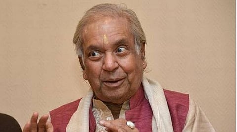 மறைந்த கதக் நடனக் கலைஞர் பண்டிட் பிர்ஜு மகாராஜ் படம்