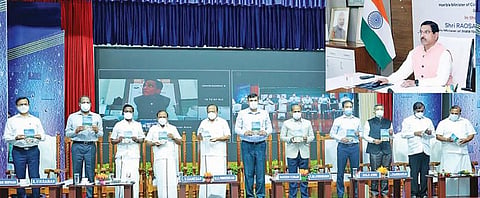 என்எல்சி இந்தியா நிறுவனத்தின் நெய்வேலி திட்டங்களுக்கு, தங்கள் நிலங்களை வழங்கியவர்களுக்கு, மறுவாழ்வு மற்றும் மறுகுடியமர்விற்கான புதிய கொள்கையை நெய்வேலி லிக்னைட் அரங்கில் நடைபெற்ற நிகழ்வில்,மத்திய நாடாளுமன்ற விவகாரம், சுரங்கம் மற்றும் நிலக்கரித் துறை அமைச்சர் பிரகலாத் ஜோஷி டெல்லியில் இருந்து காணொலி மூலம் வெளியிட்டார்.