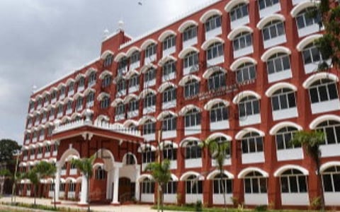 எழும்பூர் தலைமை குற்றவியல் நீதிமன்ற வளாகம்.