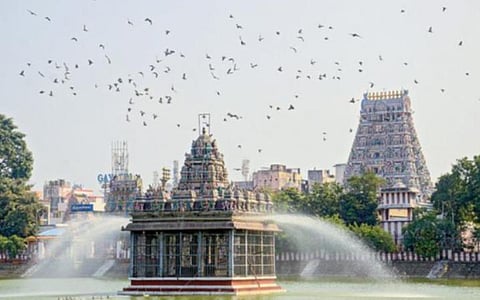 மயிலாப்பூர் கபாலீசுவரர் கோயிலில் மயில் சிலை மாயமான வழக்கு: விசாரணை அறிக்கையை தாக்கல் செய்ய உத்தரவு