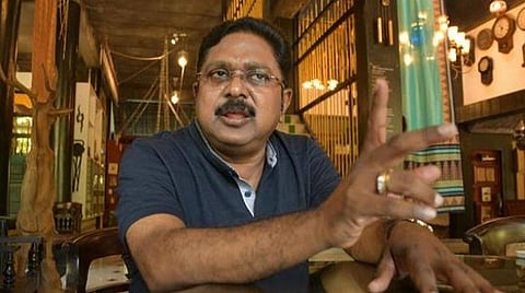 மக்களைப் பற்றி துளியும் கவலைப்படாமல் வருமானத்தை மட்டுமே பார்ப்பதா?- தமிழக அரசுக்கு தினகரன் கேள்வி