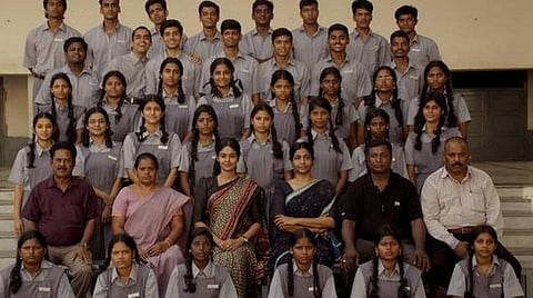 முதல் பார்வை - முதல் நீ முடிவும் நீ | நினைவுகளைக் கிளறும் நாஸ்டால்ஜியா பயணம்