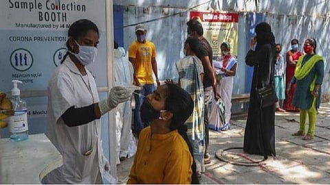 இந்தியாவில் புதிதாக 3,33,533 பேருக்கு தொற்று: நேற்றைவிட சற்றே குறைவு