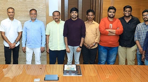 ‘நாய் சேகர்’ வெற்றி: கேக் வெட்டி கொண்டாடிய படக்குழு