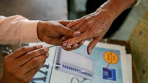 கரோனா வைரஸ் அச்சுறுத்தலால் தேர்தலை தள்ளிவைக்க 55% பேர் ஆதரவு