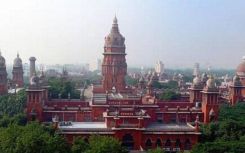 ஊரகப் பகுதிகளைச் சேர்ந்த அரசு அதிகாரிகளை தேர்தல் அதிகாரிகளாக நியமிக்க கோரி அதிமுக வழக்கு