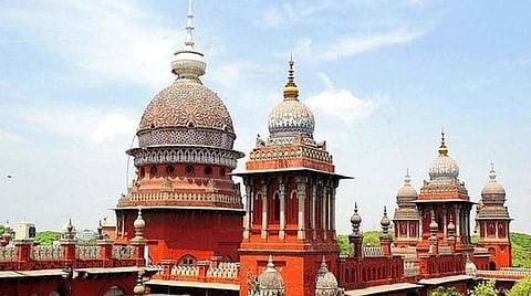 நீதிமன்ற அவமதிப்பு வழக்கில் மின்வாரிய அதிகாரிகள் நேரில் ஆஜராக உத்தரவு