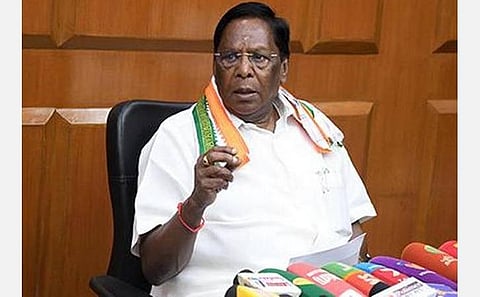 ரூ.4 கோடியில் புதிய கார்கள் வாங்கி புதுச்சேரி அரசு மக்களுக்கு துரோகம் இழைத்துள்ளது: முன்னாள் முதல்வர் நாராயணசாமி குற்றச்சாட்டு