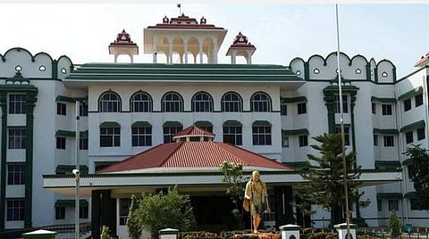 தஞ்சை பள்ளி மாணவி தற்கொலை வழக்கு சிபிஐ விசாரணைக்கு மாற்றம்: உயர் நீதிமன்ற மதுரைக் கிளை உத்தரவு