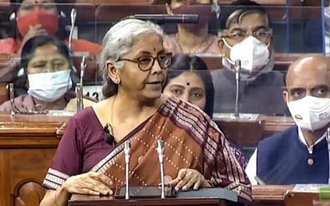 மத்திய பட்ஜெட்டில் அறிவிப்பு; 350 பொருட்கள் மீதான சுங்க வரி விலக்கப்பட்டது: இ-காமர்ஸ் அடிப்படையில் நகை ஏற்றுமதி