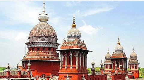 சாந்தலிங்க மருதாசல அடிகளாருக்கு எதிராக சமூக வலைதளங்களில் அவதூறு பரப்பியவர்கள் மீது நடவடிக்கை: உயர் நீதிமன்றம் உத்தரவு