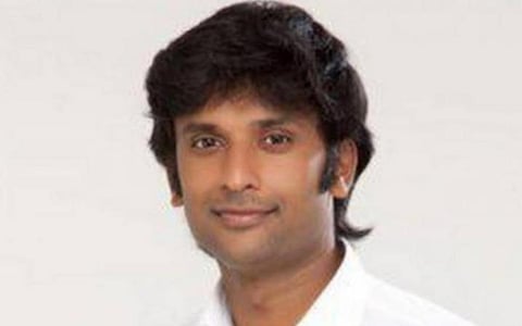 ட்விட்டர் பதிவு தொடர்பான வழக்கில் பாஜக இளைஞர் அணி தலைவரை கைது செய்ய சென்னை உயர் நீதிமன்றம் இடைக்கால தடை