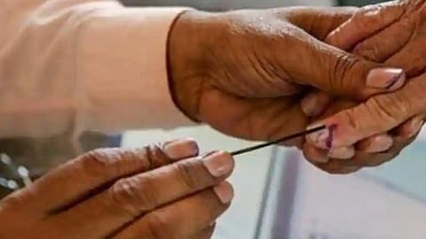 உ.பி. முதல்கட்ட தேர்தலில் போட்டியிடும் 46% கோடீஸ்வர வேட்பாளர்கள்: 25% பேர் மீது குற்ற வழக்குகள்