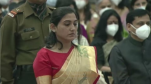 கணவரைப் போல நாட்டுக்கு சேவை - கல்வான் தாக்குதலில் உயிர்நீத்த வீரரின் மனைவி 'ராணுவ அதிகாரி' தேர்வில் தேர்ச்சி