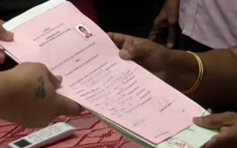 சொத்து, குடிநீர் வரி செலுத்தாததால் அதிமுக வேட்பாளரின் வேட்புமனு நிராகரிப்பு