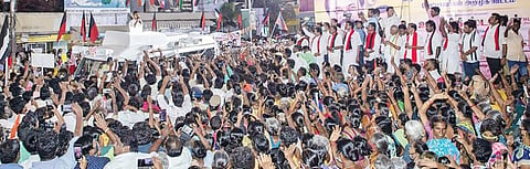 திருச்சி உறையூர் குறத்தெருவில் நேற்று திமுக வேட்பாளர்களை ஆதரித்துப் பேசிய உதயநிதி ஸ்டாலின்.படம்: ஜி.ஞானவேல்முருகன்