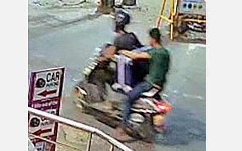 திருப்பூர்: மீட்கப்பட்ட சூட்கேஸில் இருந்தது அசாம் மாநில பெண் சடலம்: இருவரை தேடி ஓசூர் விரைந்த தனிப்படை