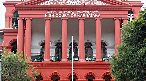 பள்ளி, கல்லூரியில் ஹிஜாப், காவி அணிய கர்நாடக உயர் நீதிமன்றம் தடை உத்தரவு