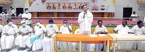 காஞ்சிபுரத்தில் திமுக வேட்பாளர்களை ஆதரித்து நடைபெற்ற பிரச்சாரக் கூட்டத்தில் பேசுகிறார் நாடாளுமன்றக் குழுத் தலைவர் டி.ஆர்.பாலு.