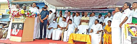 சேலம் அடுத்த பனமரத்துப்பட்டியில் நடந்த நகர்ப்புற உள்ளாட்சித் தேர்தல் பிரச்சார கூட்டத்தில், அதிமுக இணை ஒருங்கிணைப்பாளர் பழனிசாமி பேசினார். உடன் ஜெயலலிதா பேரவை மாவட்ட செயலாளர் இளங்கோவன் உள்ளிட்டோர்.