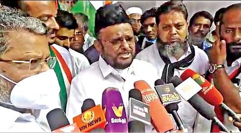 மனிதநேய மக்கள் கட்சி தலைவர் ஜவாஹிருல்லா சேலத்தில் செய்தியாளர்களை சந்தித்தார்.