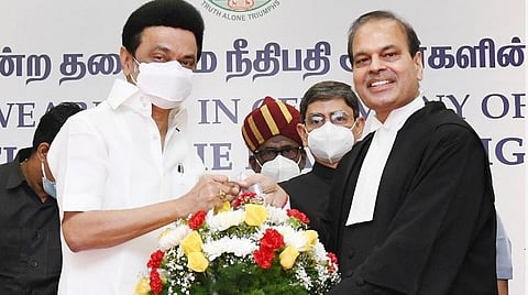சென்னை உயர்நீதிமன்ற தலைமை நீதிபதியாக பதவியேற்ற முனீஸ்வர் நாத் பண்டாரிக்கு முதல்வர் ஸ்டாலின் வாழ்த்து