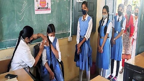 நாட்டில் புதிதாக 27,409 பேருக்கு கரோனா; பரவல் விகிதம் 2.2%- தடுப்பூசி எண்ணிக்கை 173.43 கோடியாக உயர்வு