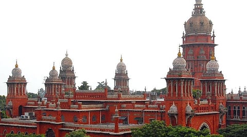 தனியார் மருத்துவ கல்லூரிகளில் கூடுதல் கட்டணம் வசூல்? - அபராதத்துடன் வழக்கை தள்ளுபடி செய்து சென்னை உயர் நீதிமன்றம் உத்தரவு