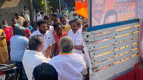 பிரச்சாரத்தின்போது சந்தித்துக் கொண்ட ஹெ. ராஜா - கே. என். நேரு