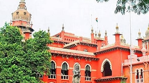 மின்வாரியத்தில் பணிநிரந்தரம்: உரிய ஆவணங்களை வழங்க அண்ணா பொது தொழிலாளர் சங்கத்துக்கு உயர் நீதிமன்றம் உத்தரவு