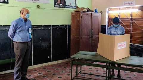 கோவையில் பதற்றமான வாக்குச்சாவடிகளில் மாவட்ட சிறப்பு மேற்பார்வையாளர் ஆய்வு