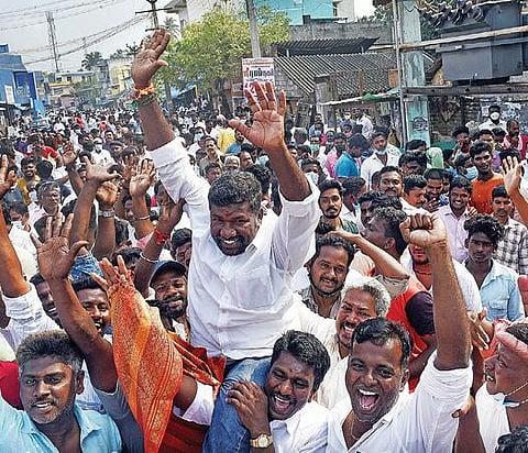நகர்ப்புற உள்ளாட்சித் தேர்தல் முடிவுகள் வெளியீடு; கடலூர், விழுப்புரம், கள்ளக்குறிச்சியில் திமுக கூட்டணி அமோகம்: கடலூர் மாநகராட்சியையும் பெரும்பான்மையுடன் கைப்பற்றியது- நகராட்சி, பேரூராட்சிகளிலும் அபாரம்