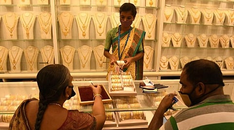 தங்கம் விலை இன்று கடும் உயர்வு: உக்ரைன் மீது ரஷ்யா தாக்குதல் எதிரொலி