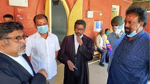 உதகை நீதிமன்றத்தில் விசாரணைக்கு ஆஜரான சயான், வாளையாறு மனோஜ்.