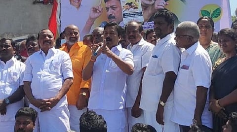 விழுப்புரத்தில் அதிமுகவினர் நடத்திய ஆர்ப்பாட்டத்தில் சி.வி.சண்முகம் பேச்சு.
