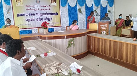 அரியலூர் நகராட்சியில் நடைபெற்ற பதவியேற்பு நிகழ்ச்சி.